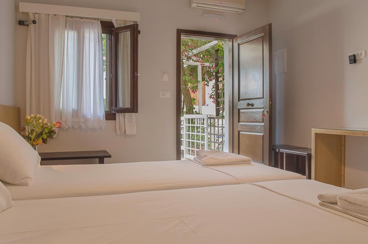Kalypso Studios & Rooms Palaiochora Ngoại thất bức ảnh